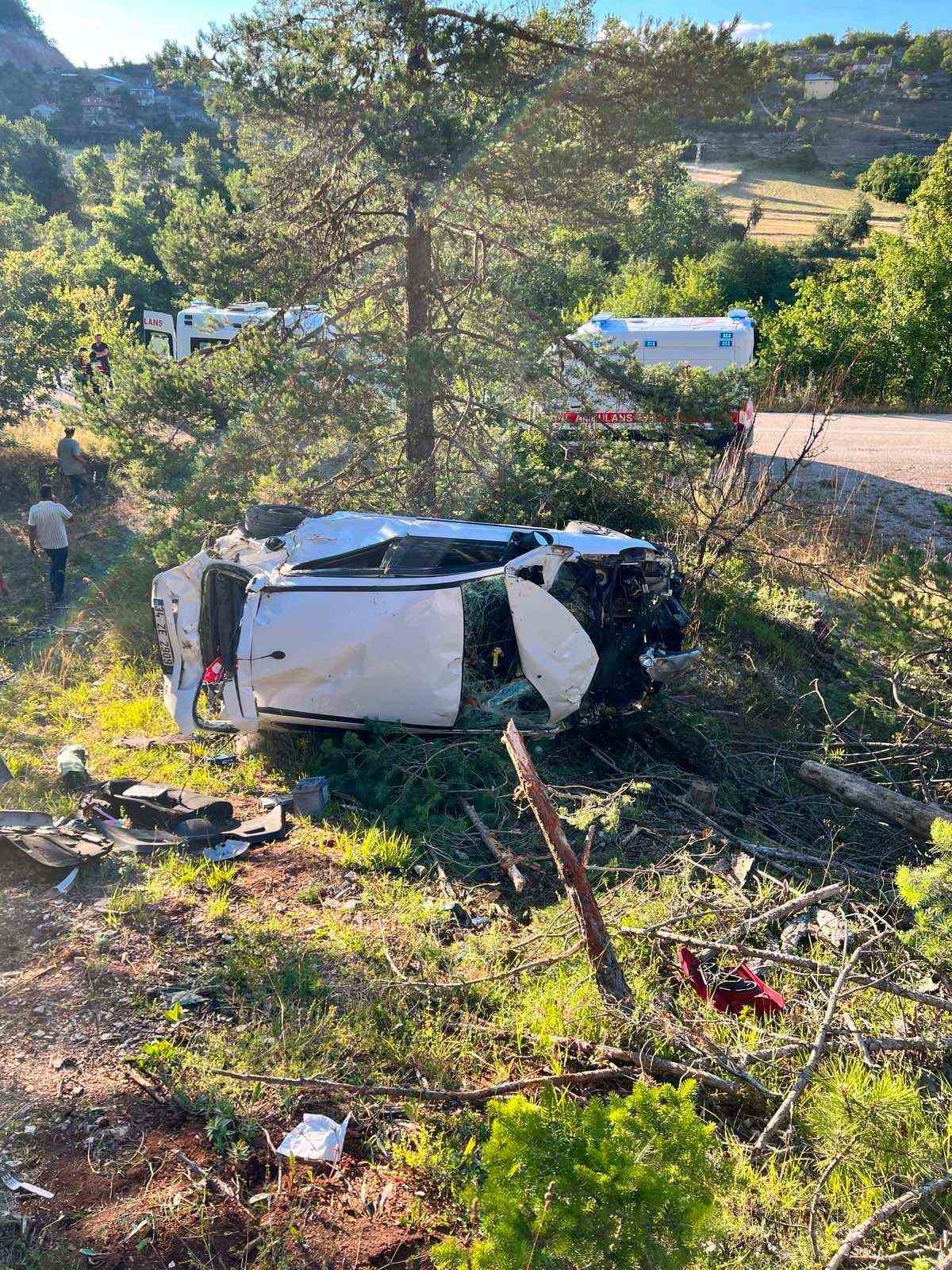 KASTAMONU’DA OTOMOBİL ŞARAMPOLE YUVARLANDI: 5 YARALI