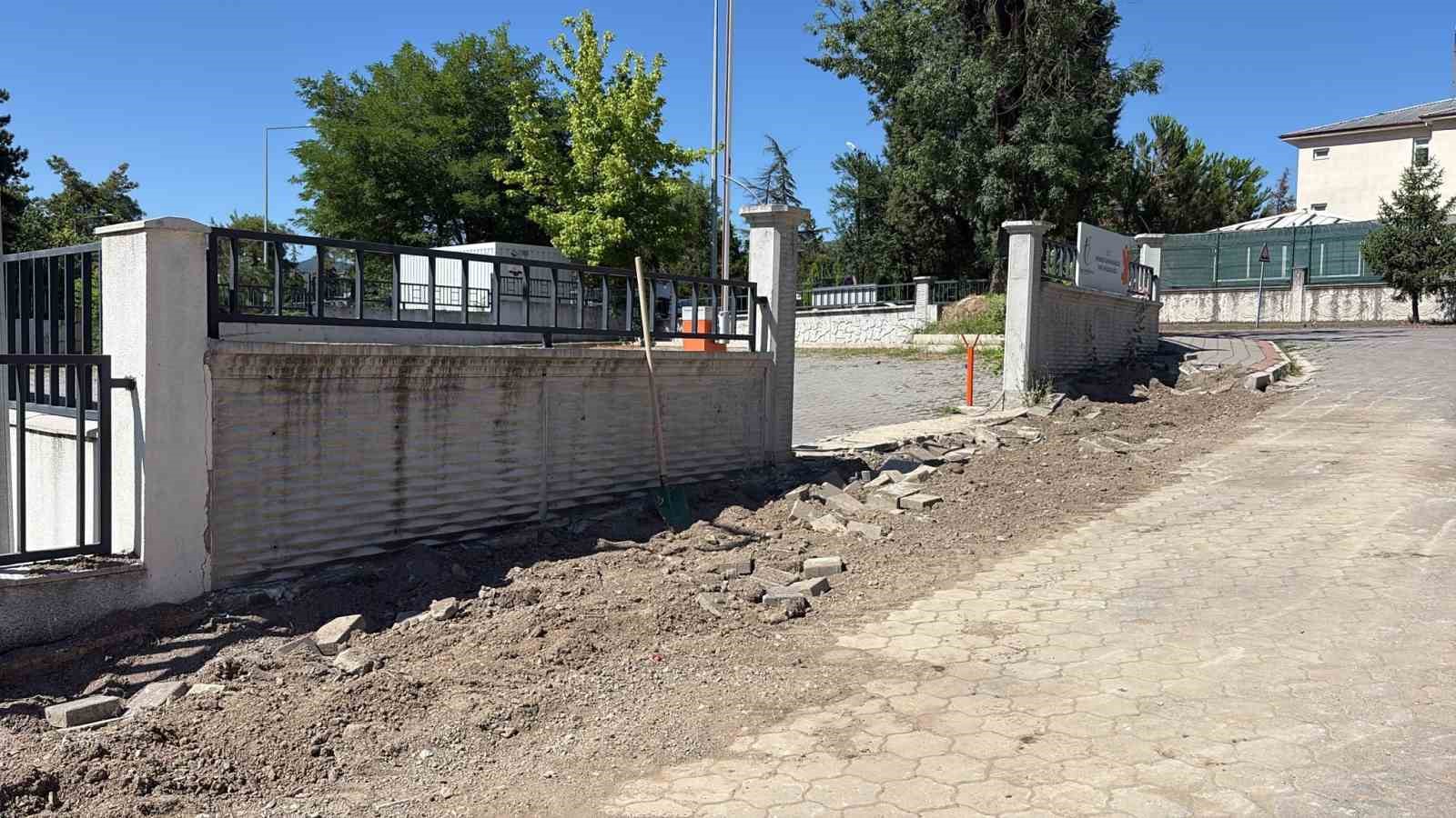 BELEDİYE BAŞKANININ TAPU MÜDÜRLÜĞÜNDE TARTIŞTIKTAN SONRA GELEN KEPÇELER "PLANLI ÇALIŞMA" OLARAK AÇIKLANDI