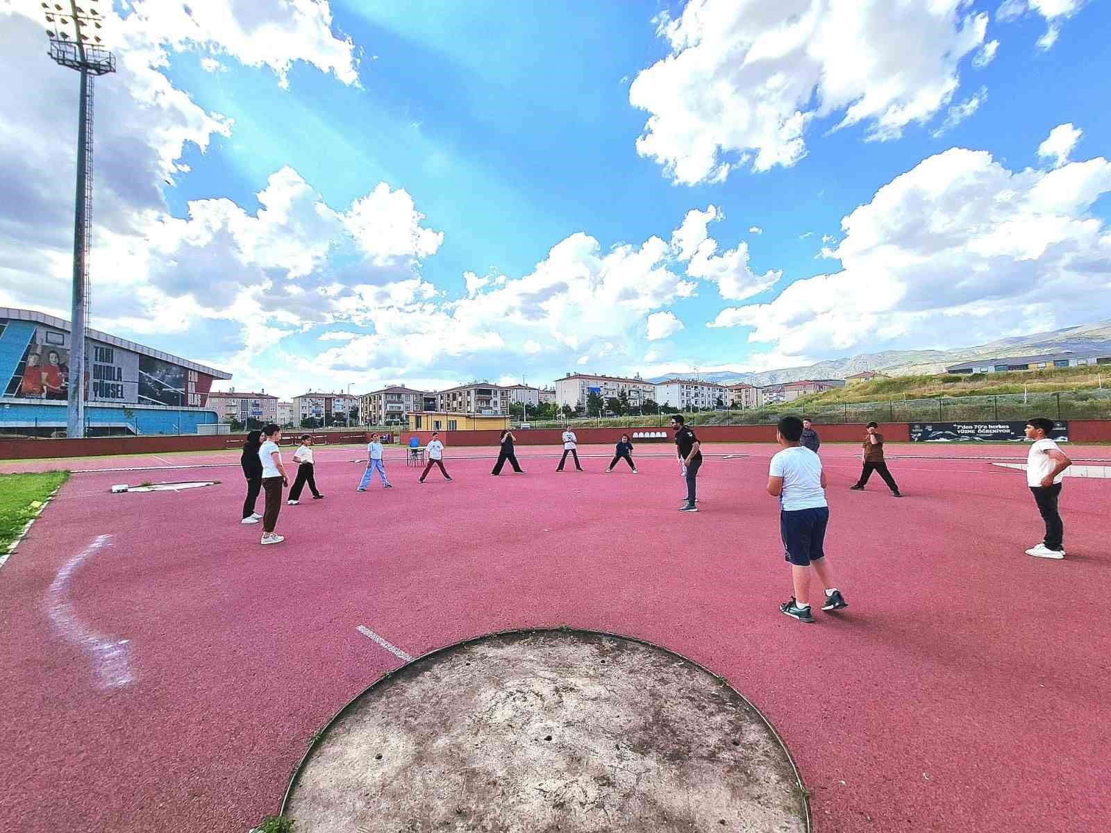 ERZİNCAN’DA GSB YAZ SPOR OKULLARI 760 SPORCUYU YAZ TATİLİNDE SPORLA BULUŞTURUYOR