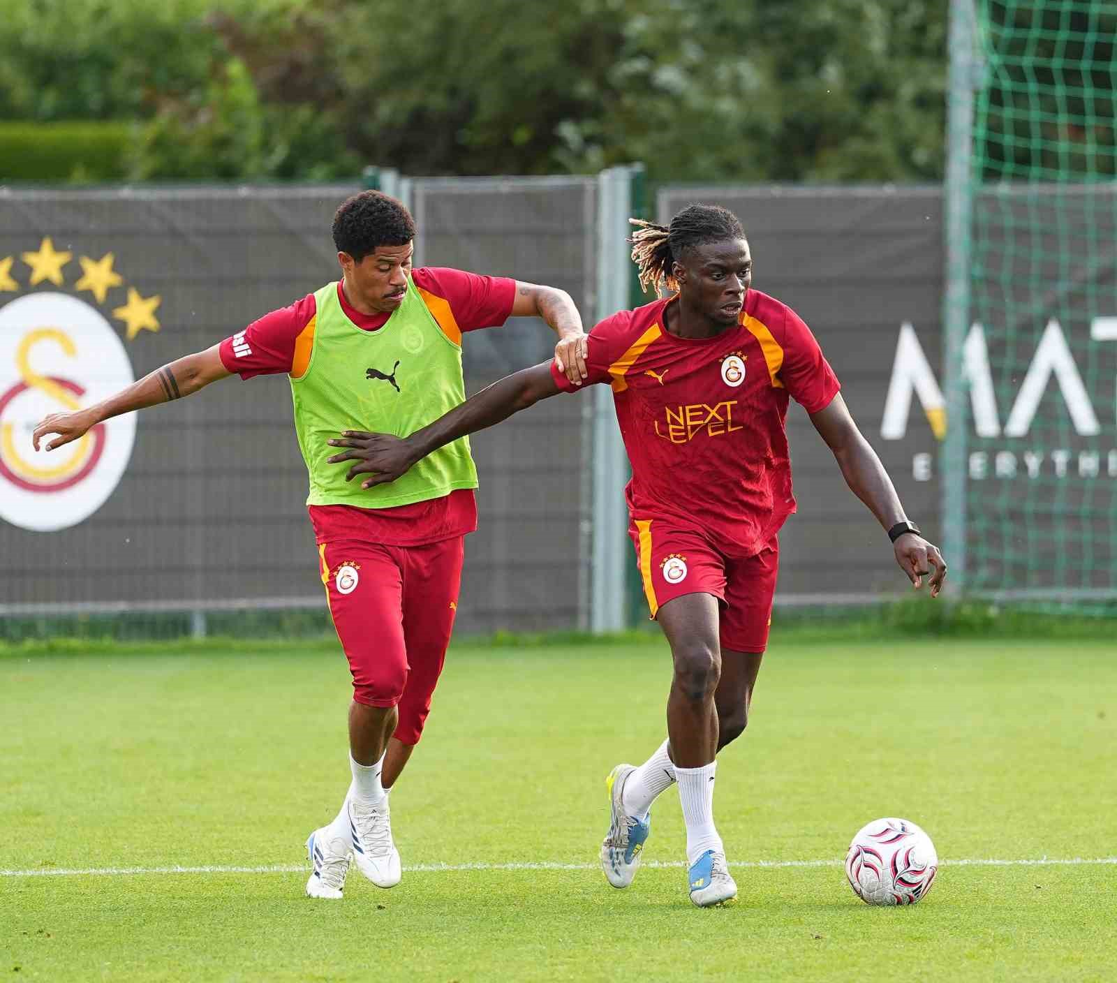 GALATASARAY, YENİ SEZON HAZIRLIKLARINI SÜRDÜRDÜ