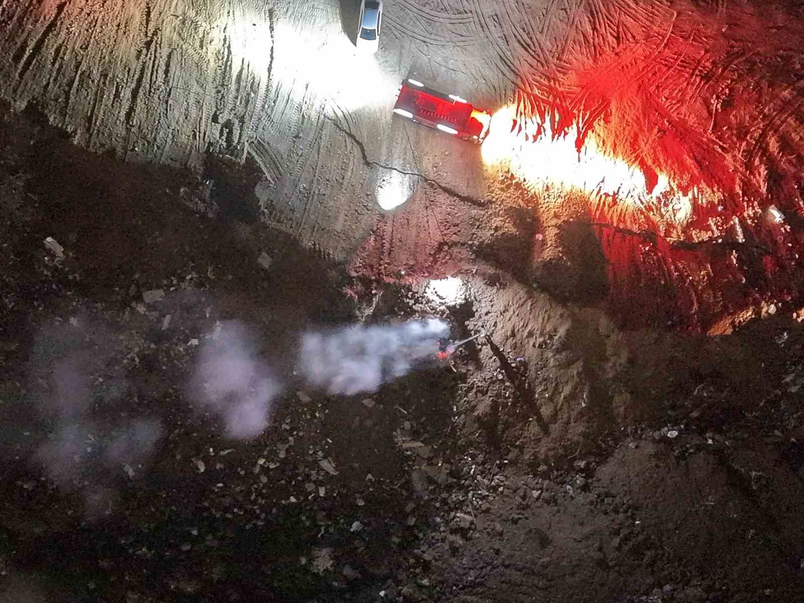 ORMANLIK ALANDAKİ YANGINI GÖRÜP İTFAİYEYE HABER VERDİ, ALEVLER BÜYÜMEDEN SÖNDÜRÜLDÜ