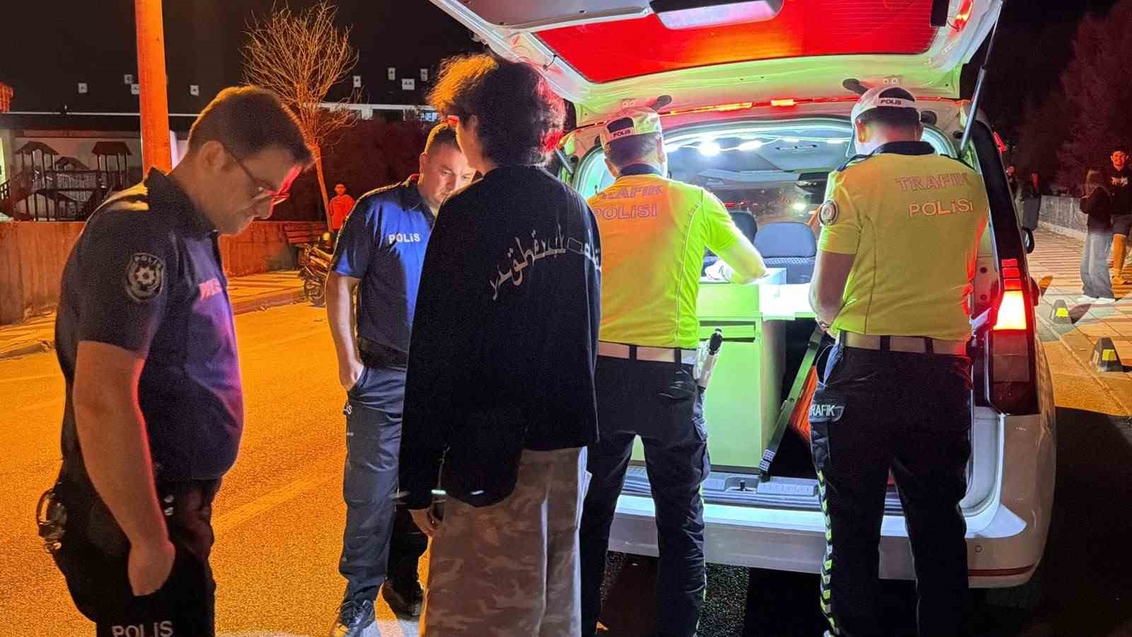 BOLU’DA KAZAYA KARIŞAN ALKOLLÜ SÜRÜCÜ, "4-5 SAAT ÖNCE İÇMİŞTİM" DEDİ; 25 BİN LİRA CEZA YEDİ