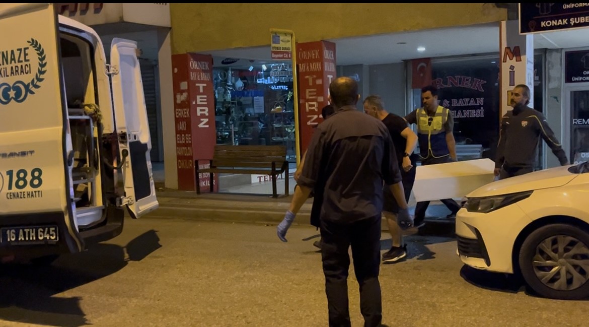 BURSA’DA 2 ÇOCUK ANNESİ KADIN EVDE GÖĞSÜNDEN VURULMUŞ HALDE BULUNDU: 1 GÖZALTI