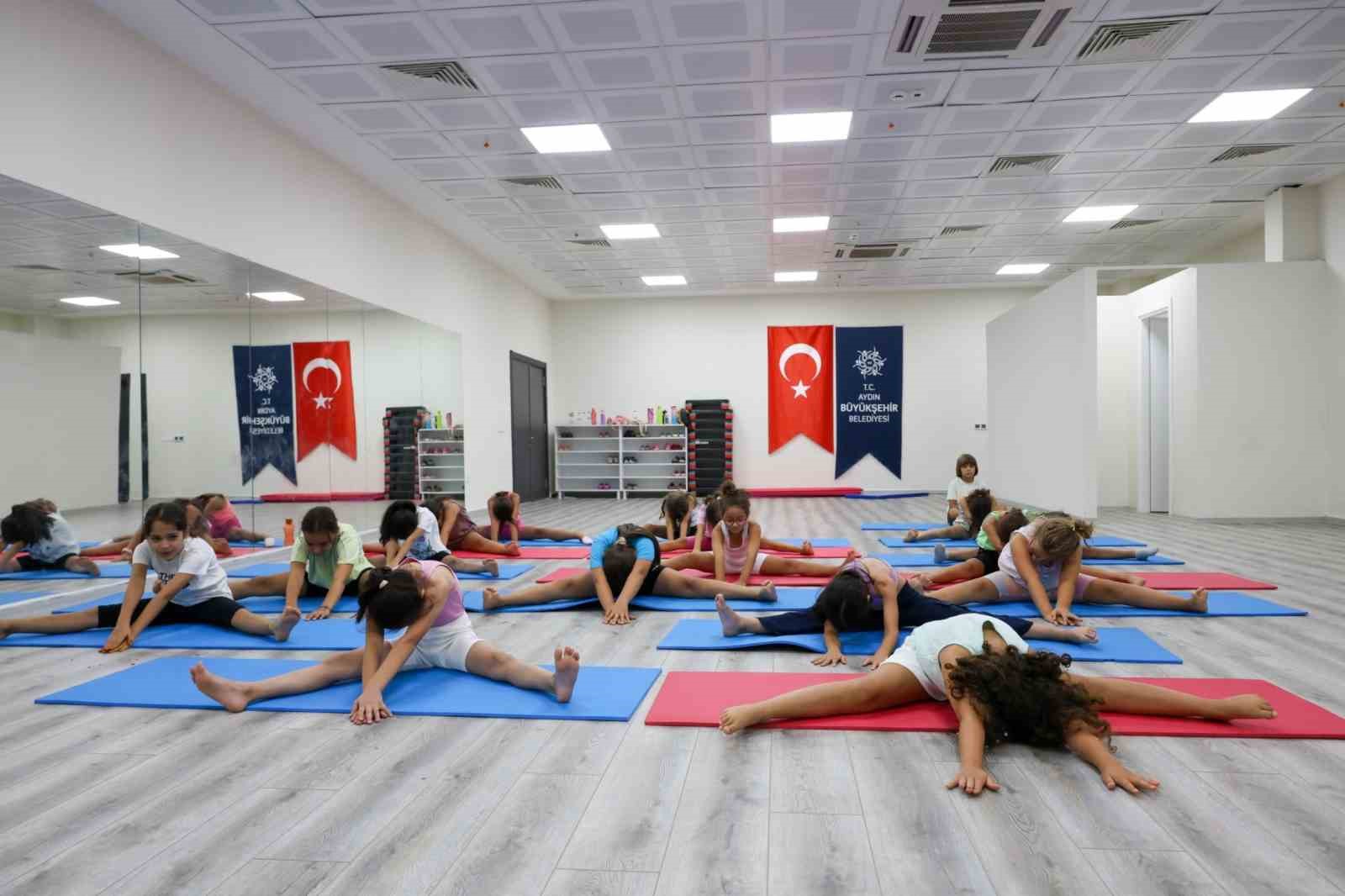 AYDIN BÜYÜKŞEHİR’İN YAZ ETKİNLİKLERİNDE ÇOCUKLAR JİMNASTİKLE GELİŞİYOR