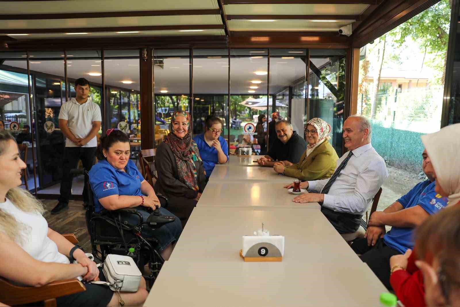ÜNLÜ TELEVİZYON PROGRAMCISI İKBAL GÜRPINAR DÜZCE’DE