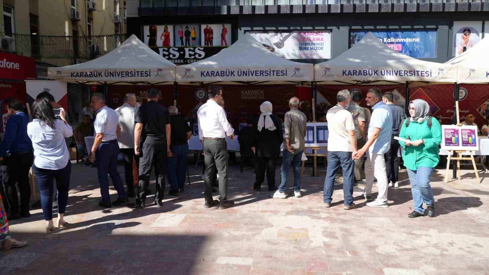 KBÜ, ŞEHİR MERKEZİNDE GELECEĞİN MESLEKLERİNİ TANITTI