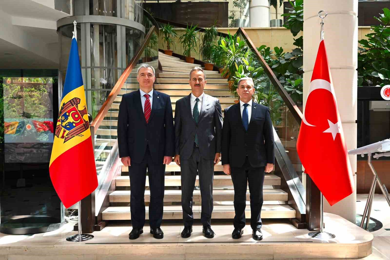 TÜRKİYE İLE MOLDOVA SAVUNMA SANAYİİNDE İŞ BİRLİĞİNİ GÖRÜŞTÜ