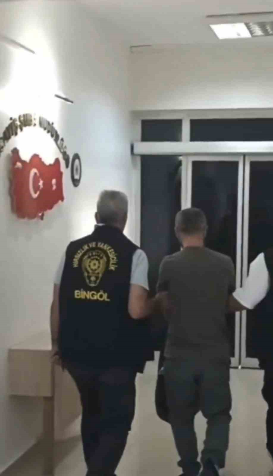 BİNGÖL’DE ÇALINAN 234 PAKET SİGARAYLA YAKALANAN ŞÜPHELİ TUTUKLANDI