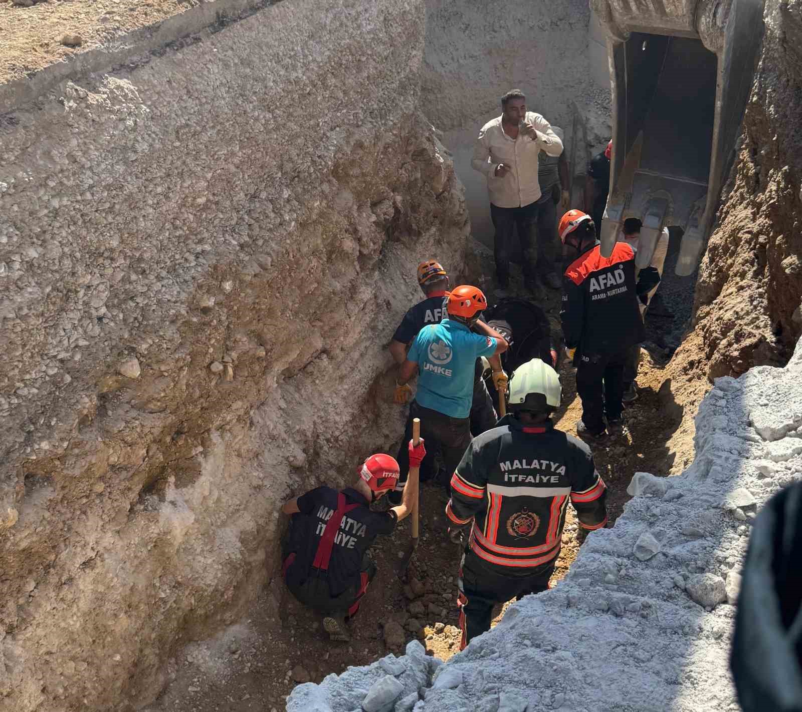 MALATYA’DA ALTYAPI ÇALIŞMASI SIRASINDA GÖÇÜK: 2 İŞÇİ HAYATINI KAYBETTİ