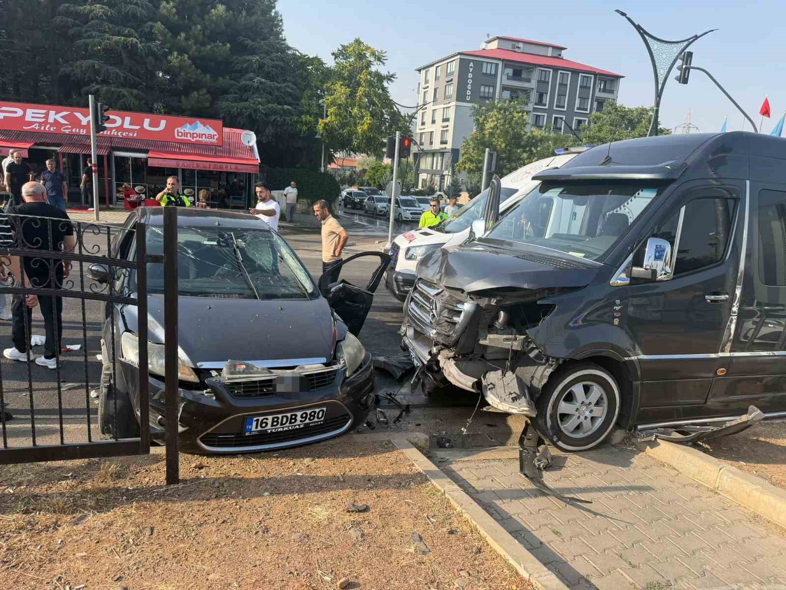 BİNGÖL’DE TRAFİK KAZASI: 5 YARALI