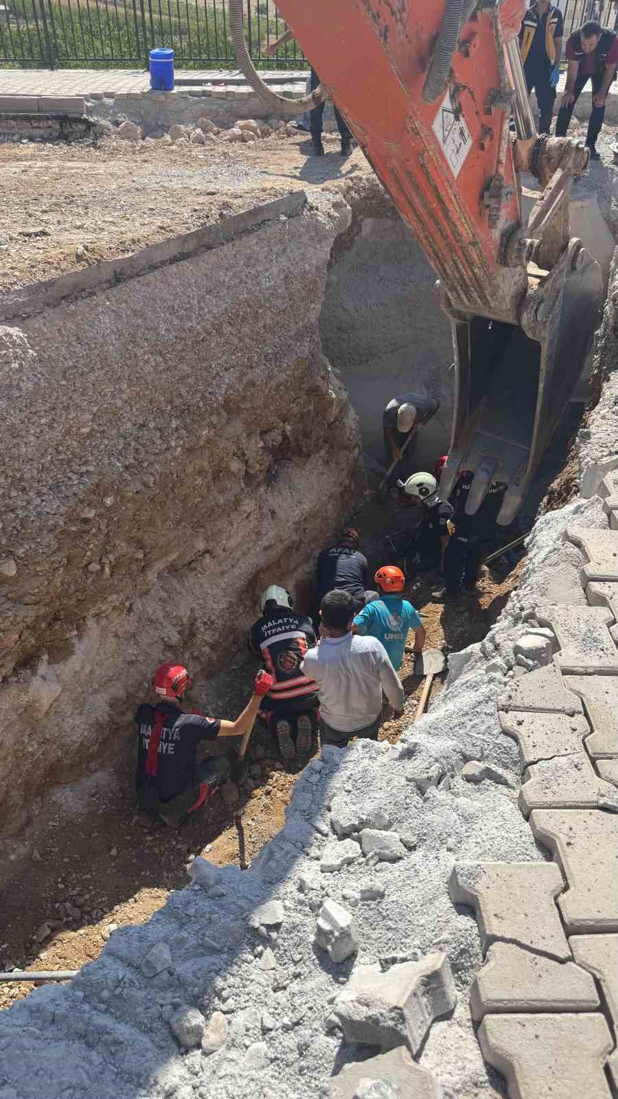 MALATYA’DA YOL ÇALIŞMALARI SIRASINDA GÖÇÜK: 2 İŞÇİ HAYATINI KAYBETTİ