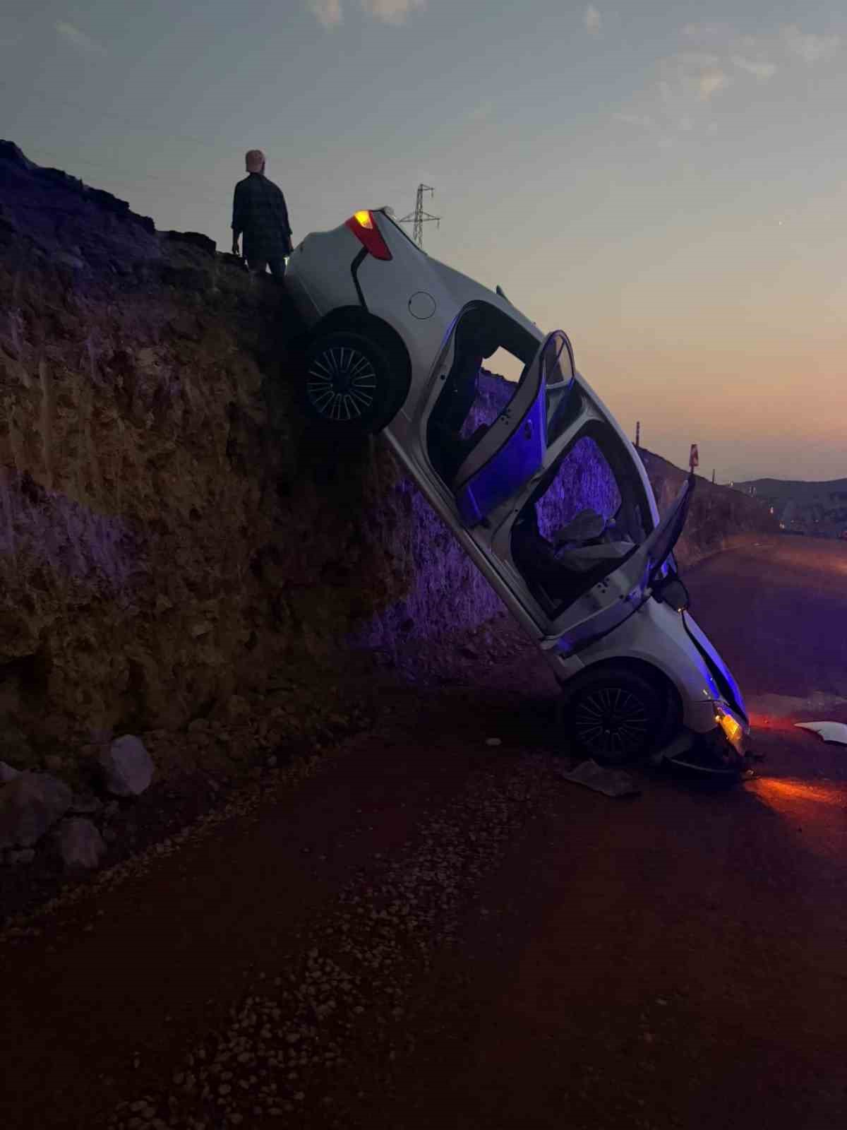 BİNGÖLDE TRAFİK KAZASI: 2 YARALI