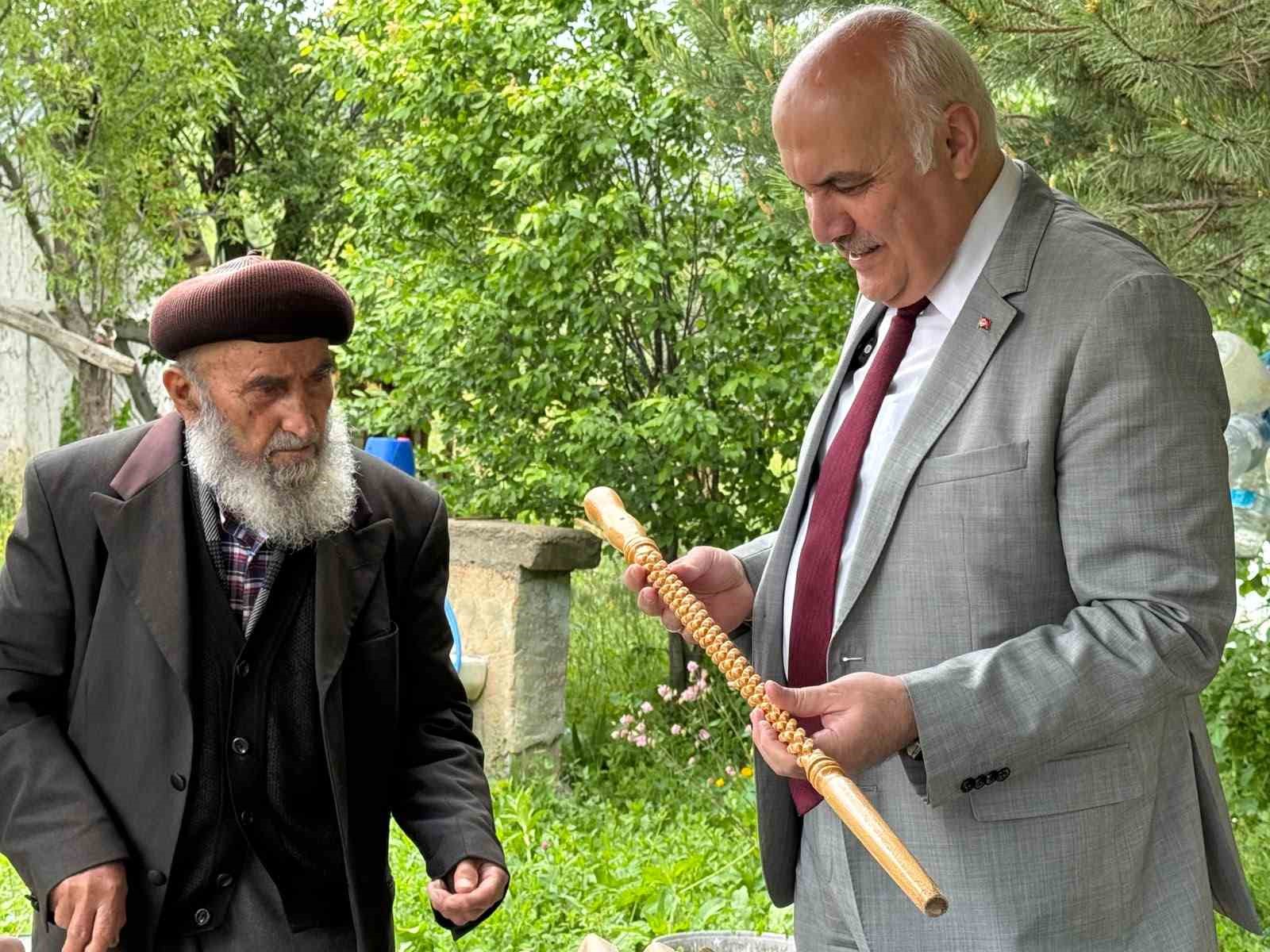 KIZILCAHAMAM BELEDİYE BAŞKANI ACAR, 93 YAŞINDAKİ BASTON USTASINI ZİYARET ETTİ