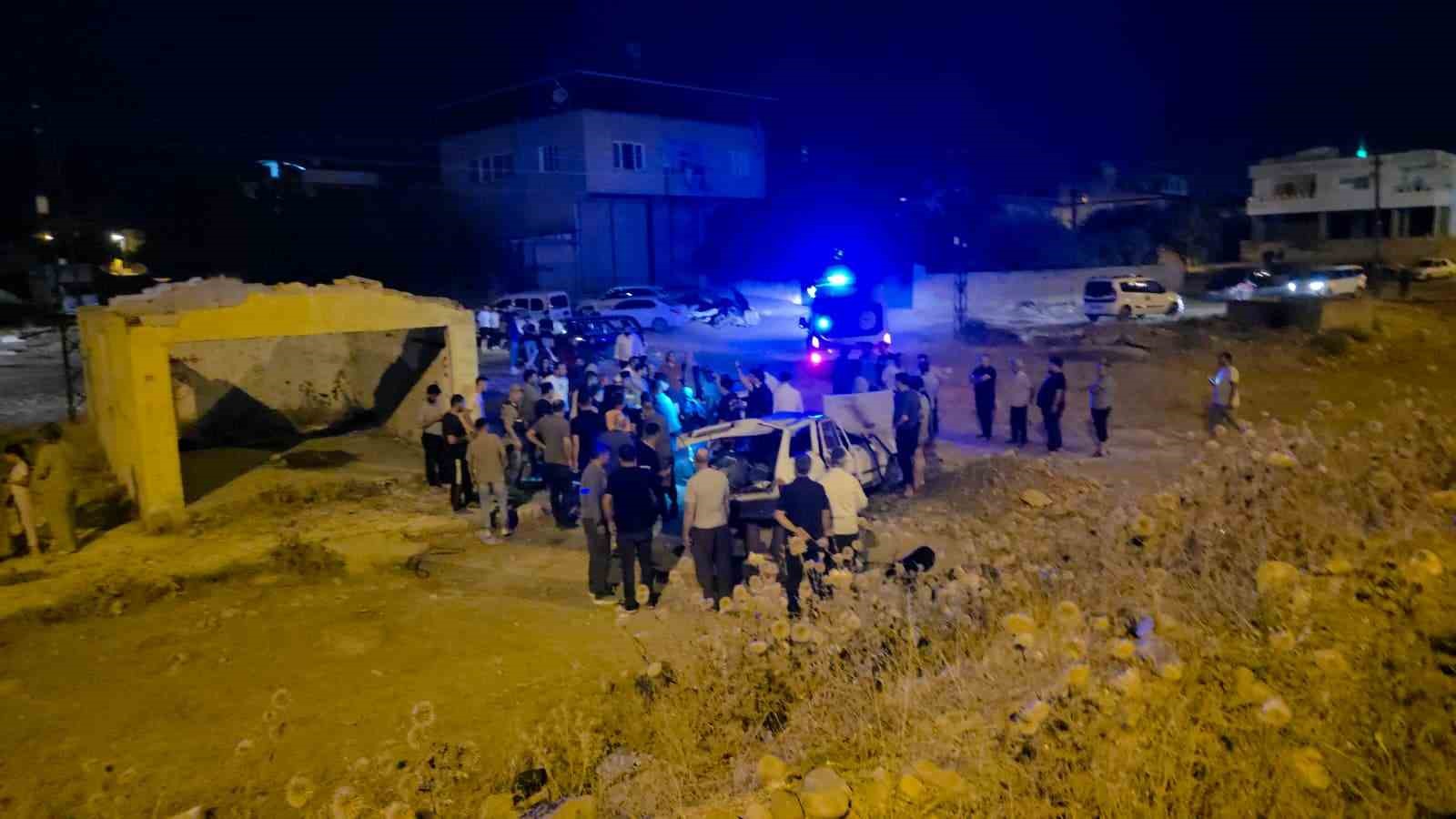 TIR SÜRÜCÜSÜ METRELERCE FREN YAPSA DA 5 KİŞİNİN YARALANDIĞI KAZAYI ÖNLEYEMEDİ, O ANLAR KAMERAYA YANSIDI