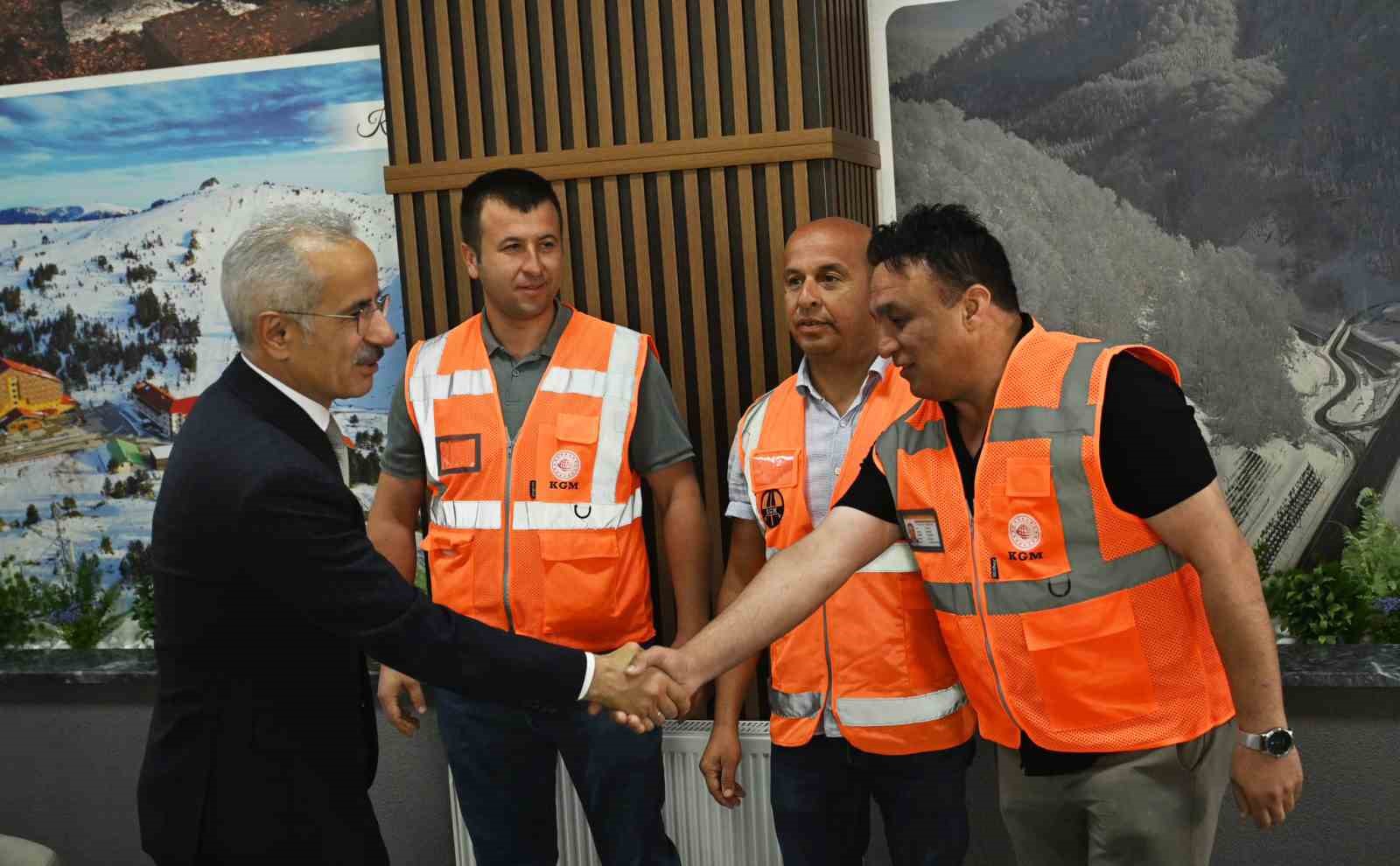 BAKAN URALOĞLU’NDAN BOLU DAĞI BAKIM İŞLETME ŞEFLİĞİNE ZİYARET
