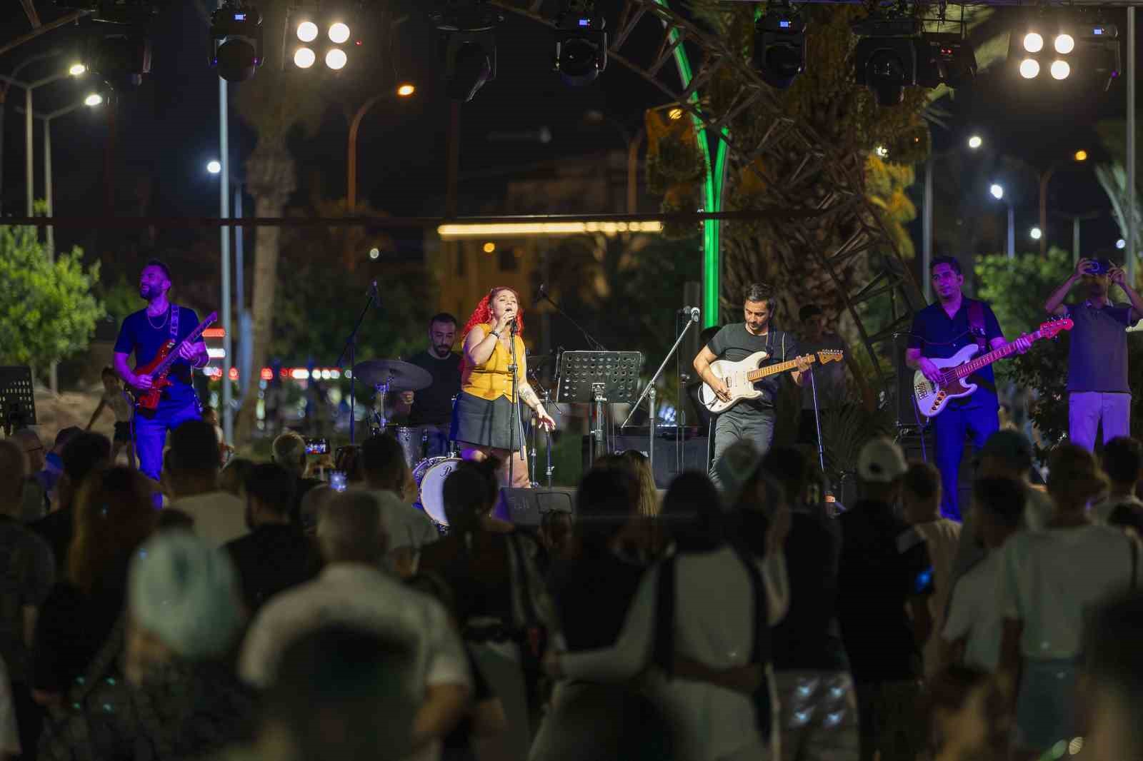 MERSİN’DE YAZ AKŞAMLARI KONSERLERLE ŞENLENİYOR