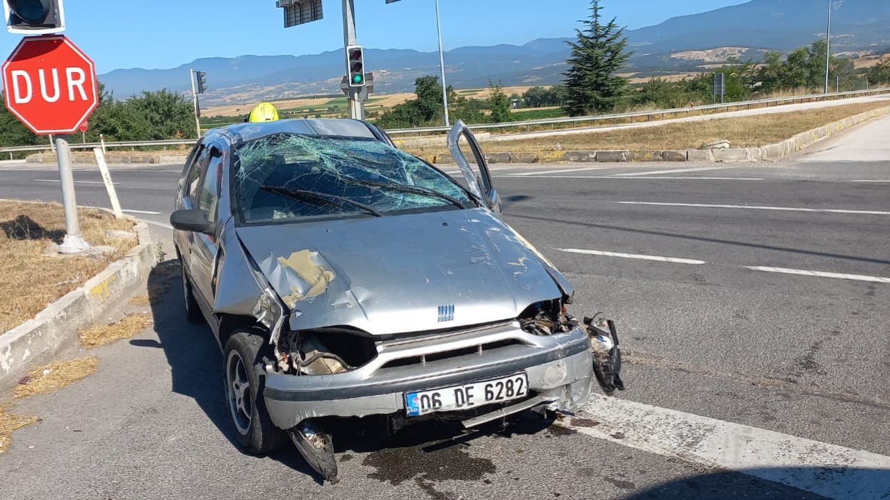 BOLU’DA OTOMOBİL TAKLA ATTI: 5 YARALI
