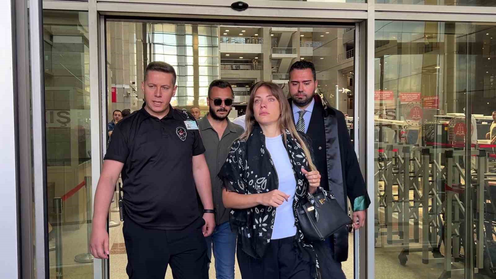 İSTANBUL CUMHURİYET BAŞSAVCILIĞI TARAFINDAN YÜRÜTÜLEN "AHBAPLAR SUÇ ÖRGÜTÜ" SORUŞTURMASI KAPSAMINDA OYUNCU EDA ECE, İFADE VERMEK ÜZERE ÇAĞLAYAN ADLİYESİNE GELDİ.