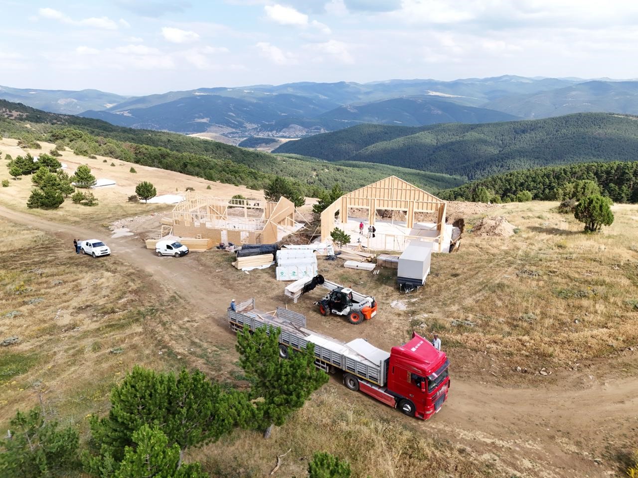 AKÇAM KONAKLAMALI ORMAN TURİZM ALANI’NDA İLK ETAP ÇALIŞMALARI BAŞLADI