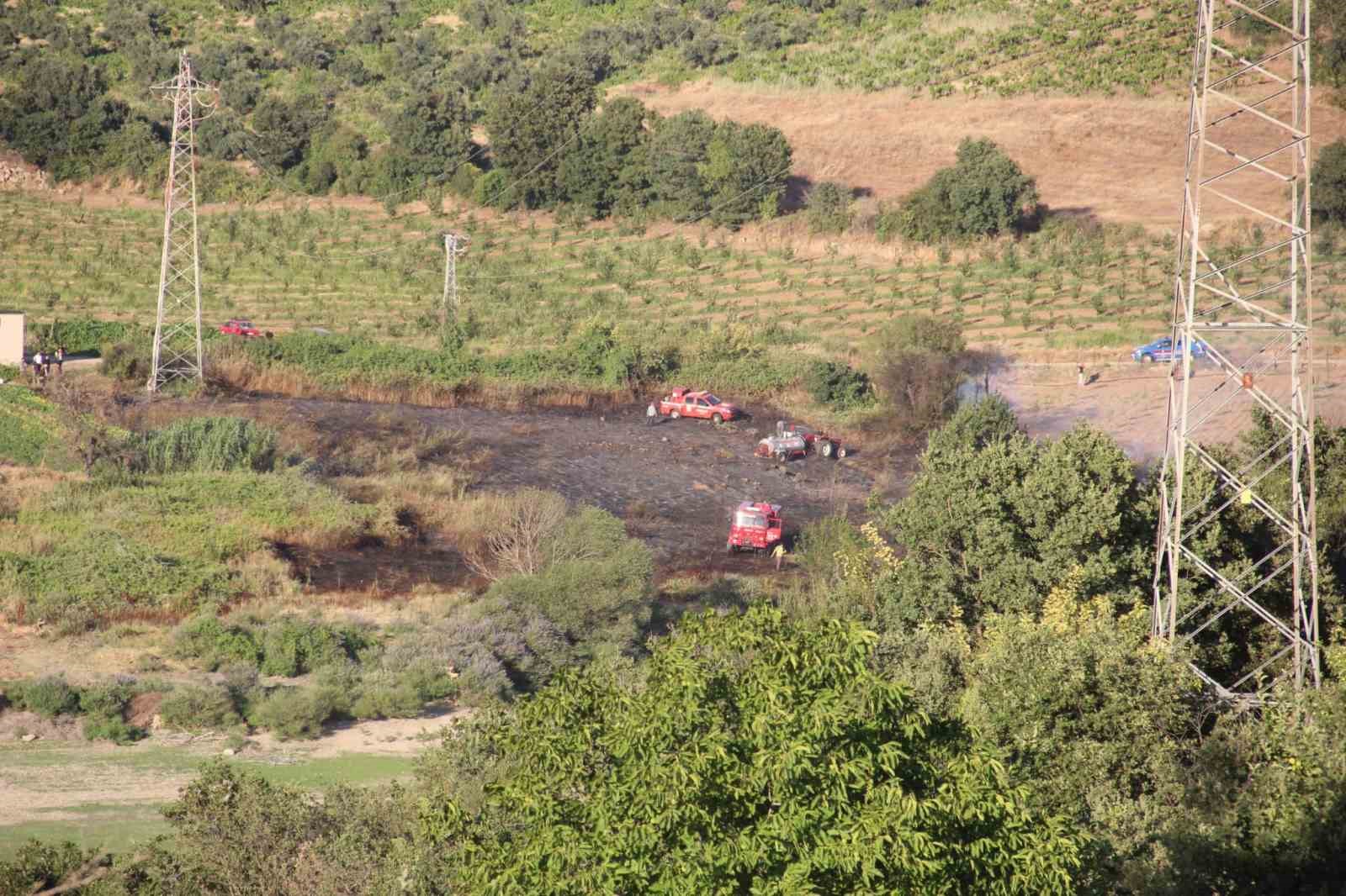 ÇANAKKALE’DE TARIM ARAZİSİNDE ÇIKAN YANGIN KISA SÜREDE KONTROL ALTINA ALINDI