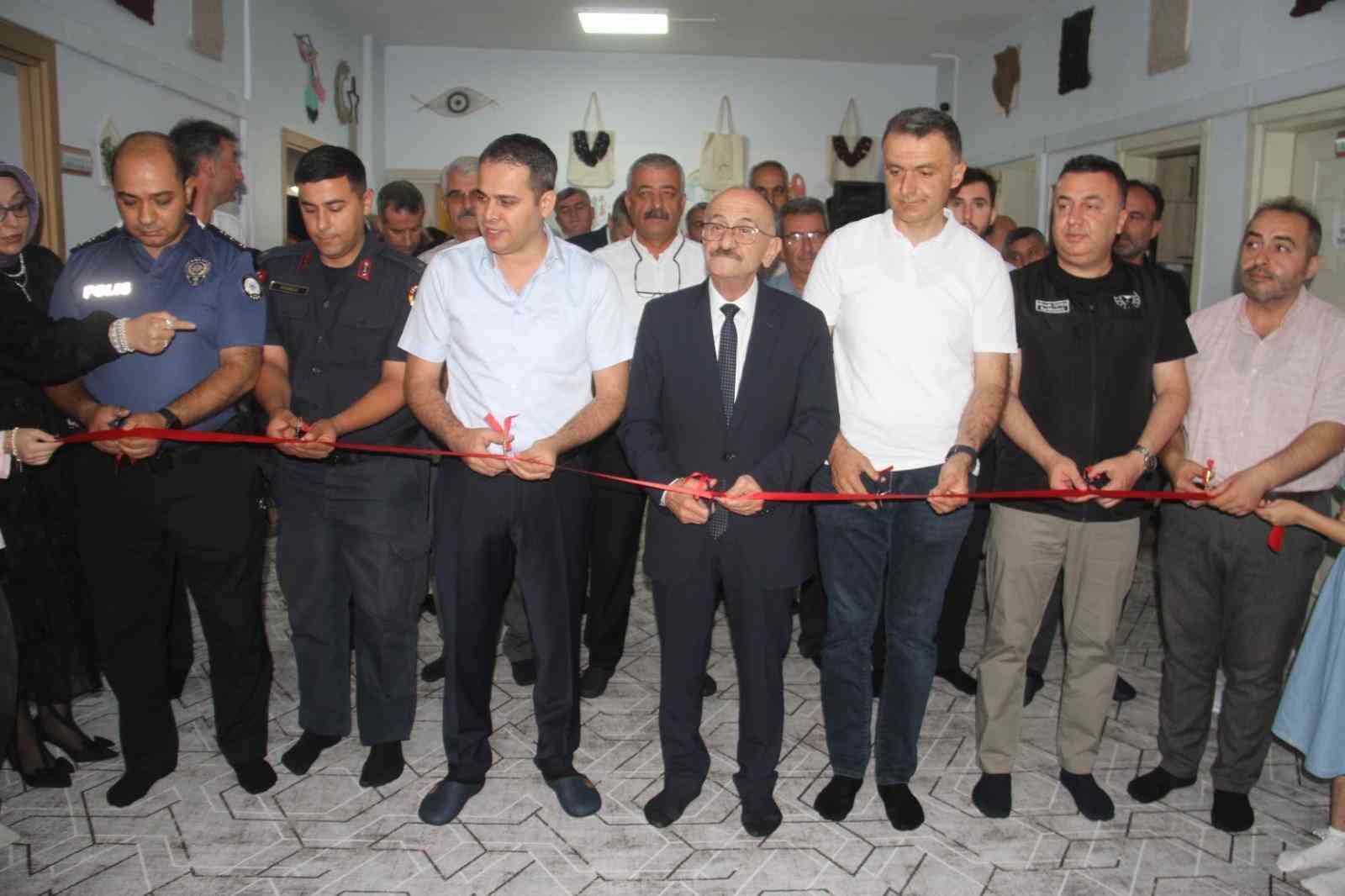 KADINLARIN ÜRETTİĞİ ÜRÜNLER SERGİDE TOPLANDI
