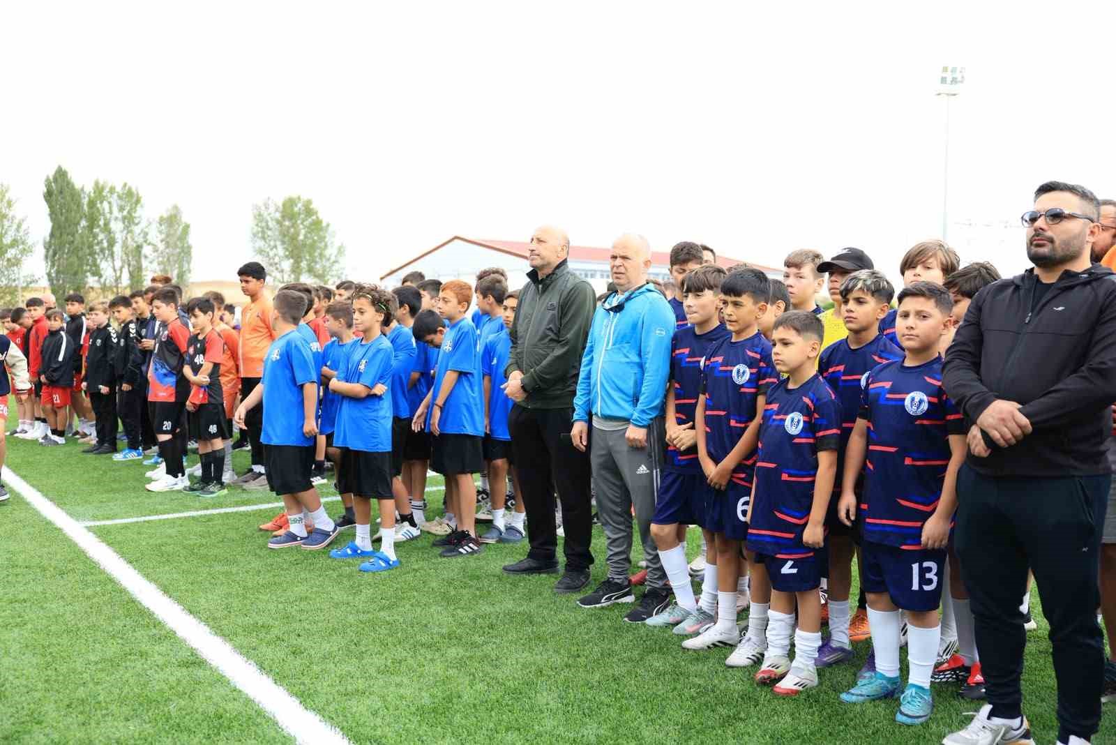 ÇORUM’DA FUTBOL ŞÖLENİ: 400 SPORCUNUN KATILDIĞI HİTİT CUP BAŞLADI