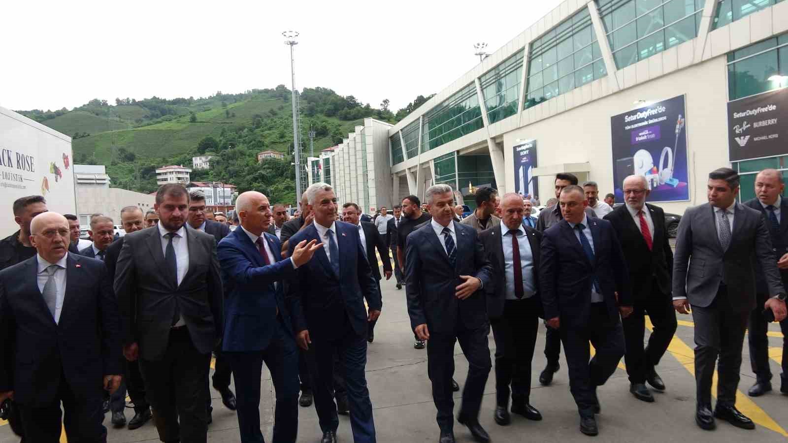 BAKAN BOLAT: "SARP GÜMRÜK KAPISI SADECE GÜRCİSTAN’A DEĞİL, BÜTÜN ASYA ÜLKELERİNE AÇILAN STRATEJİK BİR GEÇİŞ KORİDORUDUR"