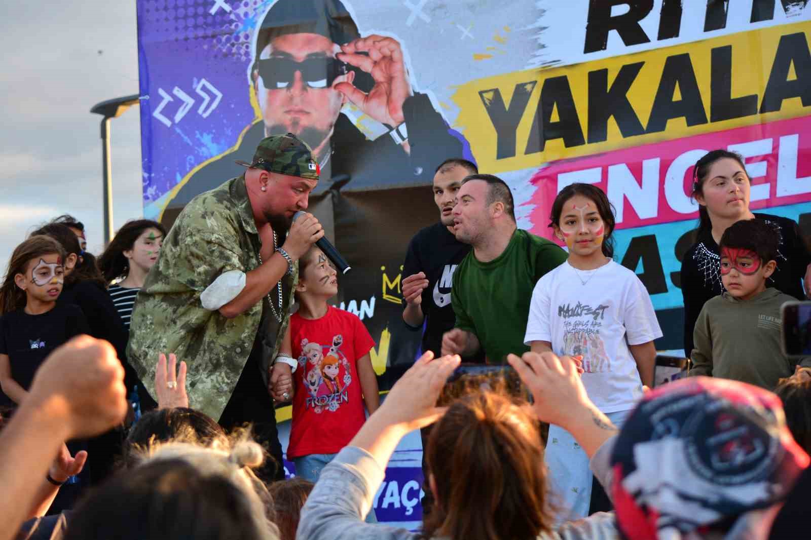 ÇORUM’DA RAP KONSERİNDE ÖZEL BİREYLER DOYASIYA EĞLENDİ