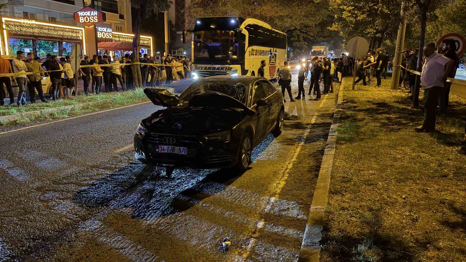 YOLUN KARŞISINA GEÇERKEN OTOMOBİLİN ÇARPTIĞI KADIN HAYATINI KAYBETTİ