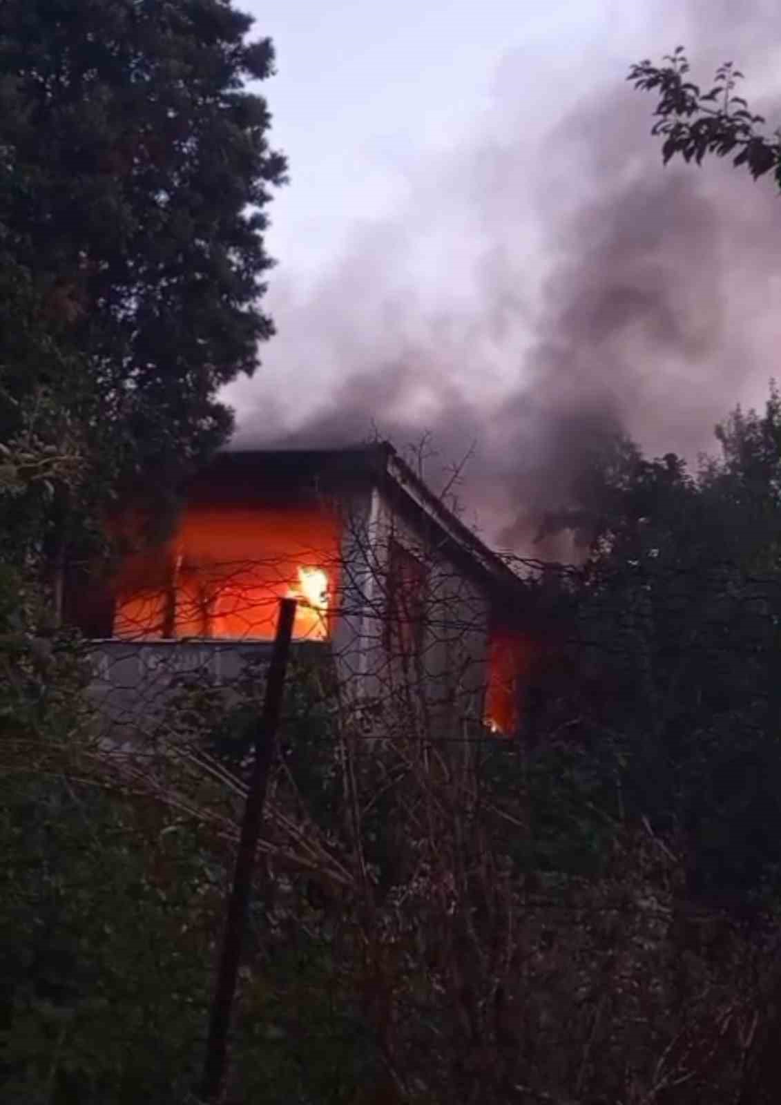 KARABÜK’TE İKİ KATLI EVDE YANGIN