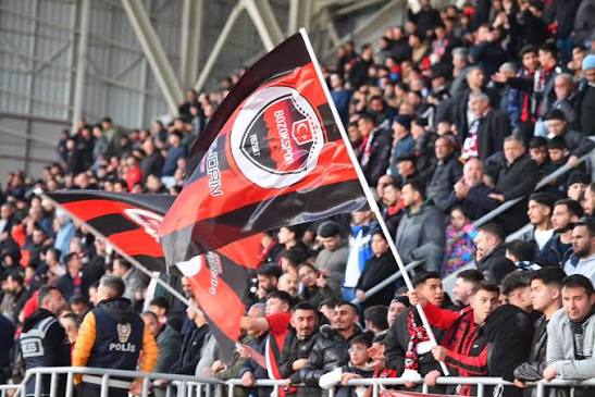 BELEDİYENİN VE ZENGİNLERİMİZİN SAHİPLENMEDİĞİ BOZOKSPORA İSTANBUL’DAN YOZGAT’LI BİR AVUKAT SAHİP ÇIKTI