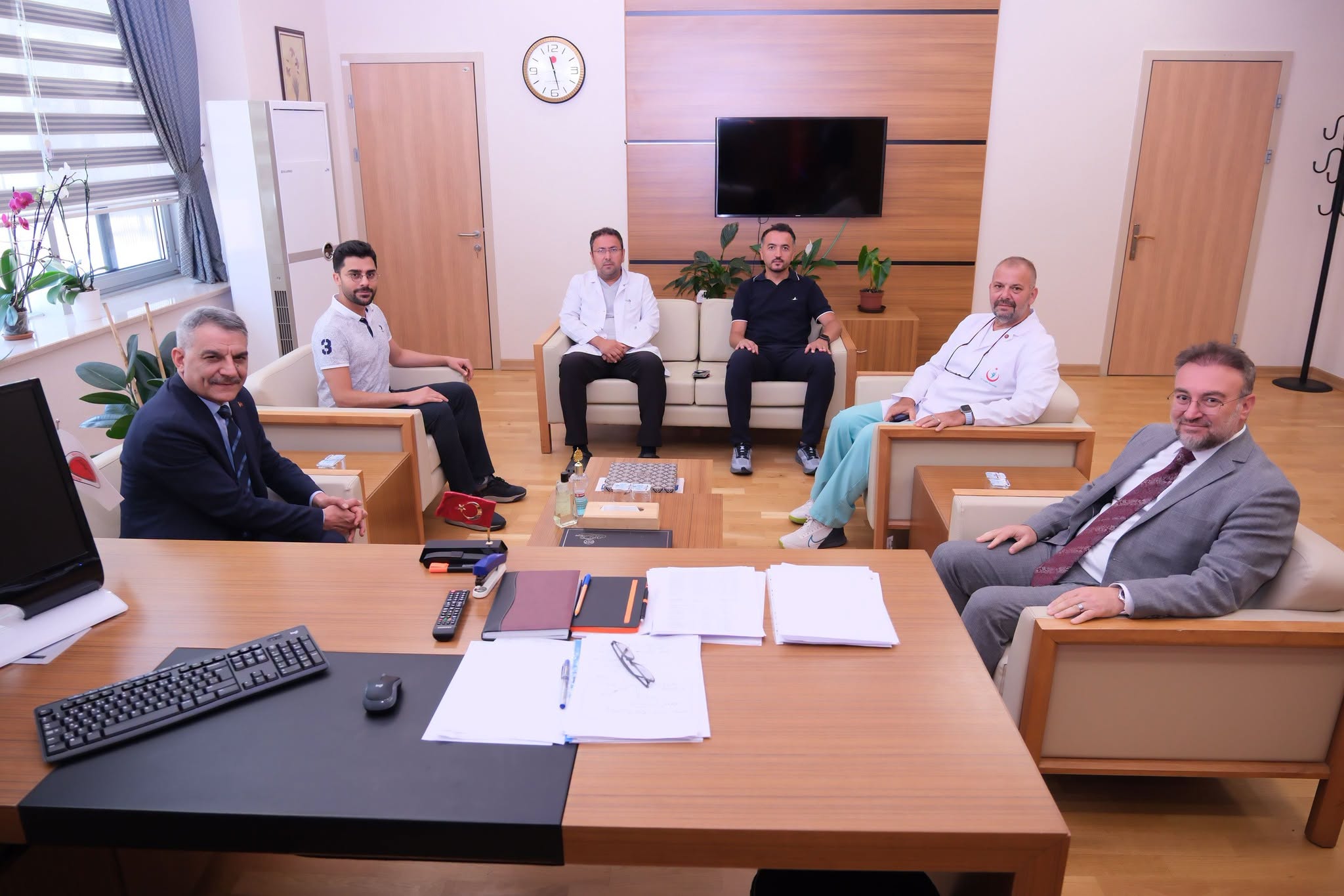 VALİ ÖZKAN’DAN BAŞHEKİM ALBAYRAK’A ‘BİLGİ EDİNME’ ZİYARETİ