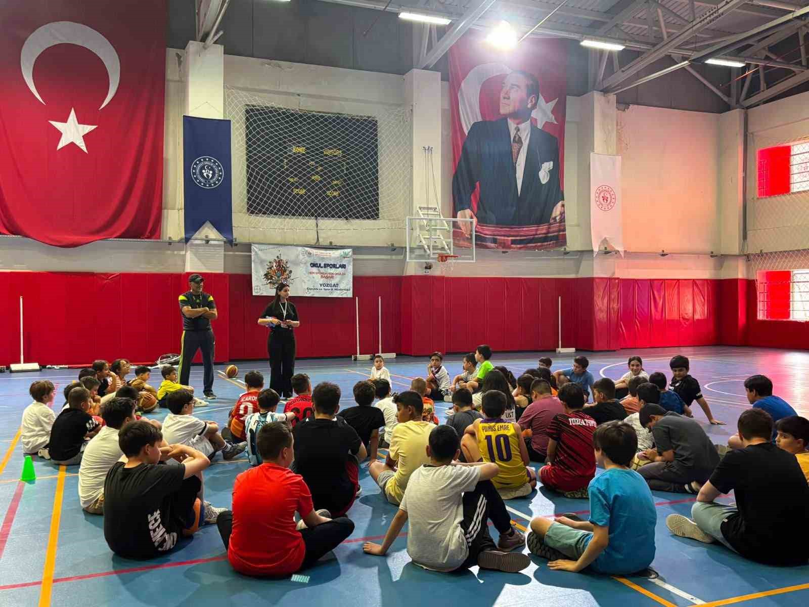 YAZ OKULLARINA KATILAN 256 ÖĞRENCİYE AĞIZ VE DİŞ SAĞLIĞI EĞİTİMİ