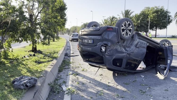 KARTAL’DA DİREKSİYON HAKİMİYETİNİ KAYBEDEN OTOMOBİL TAKLA ATTI: 1 YARALI