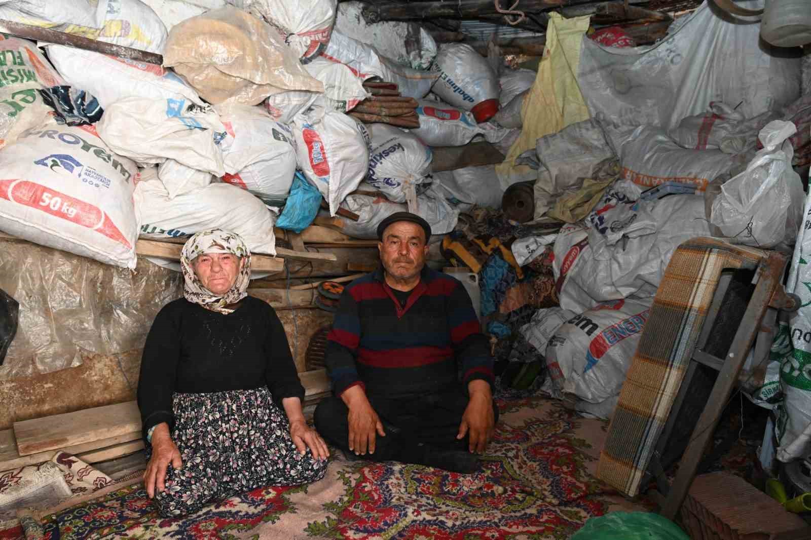 YANGINDA YUVALARINI KAYBEDEN YAŞLI ÇİFTE YARDIM ELİ