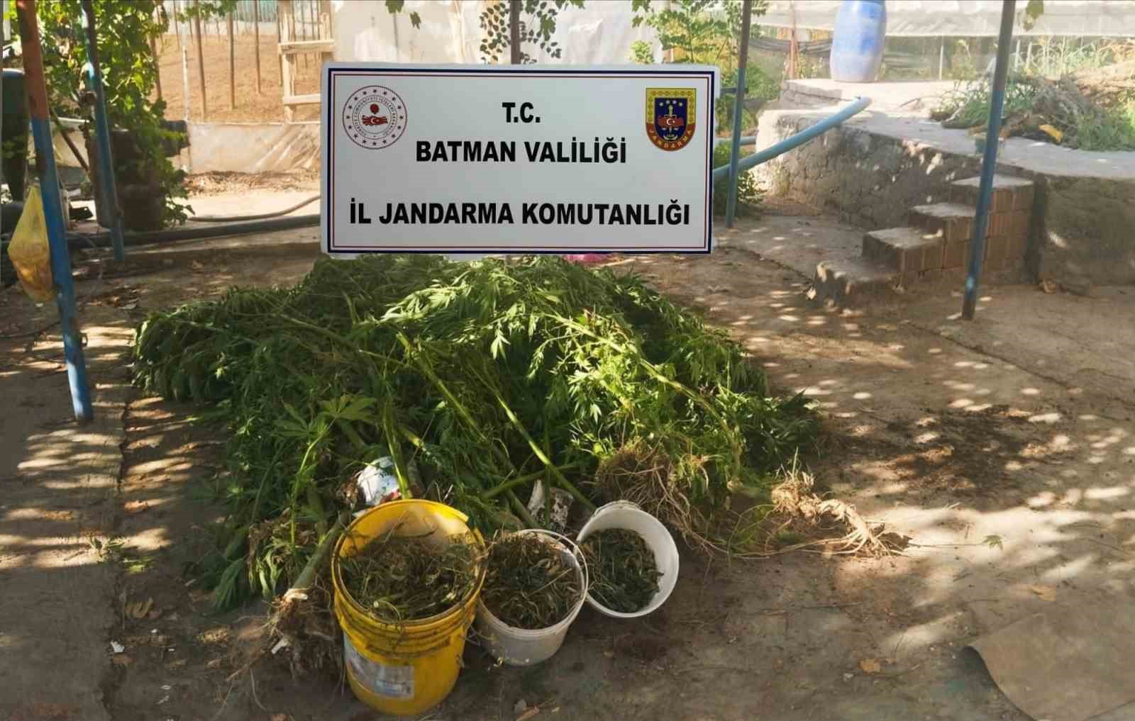 BATMAN’DA KAÇAKÇILIK OPERASYONLARINDA ÇOK SAYIDA KAÇAK ÜRÜN ELE GEÇİRİLDİ