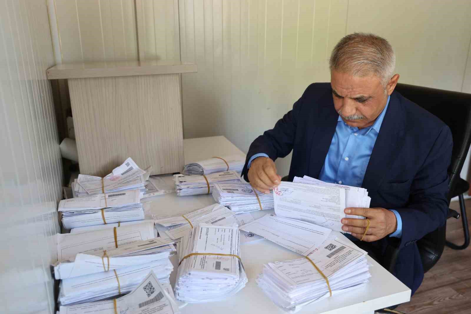 TÜRKİYE’NİN EN BÜYÜK MAHALLESİNİN MUHTARI, BOŞANMA TEBLİGATLARINA DİKKAT ÇEKTİ