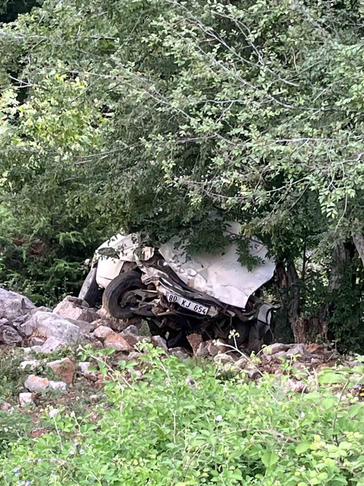 OSMANİYE’DE OTOMOBİL UÇURUMA SAVRULDU: 1 YARALI