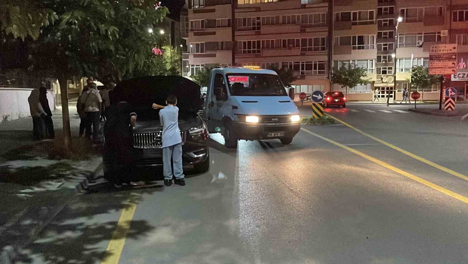 SİVAS’TA İKİ ARAÇ ÇARPIŞTI: 3’Ü ÇOCUK 4 YARALI