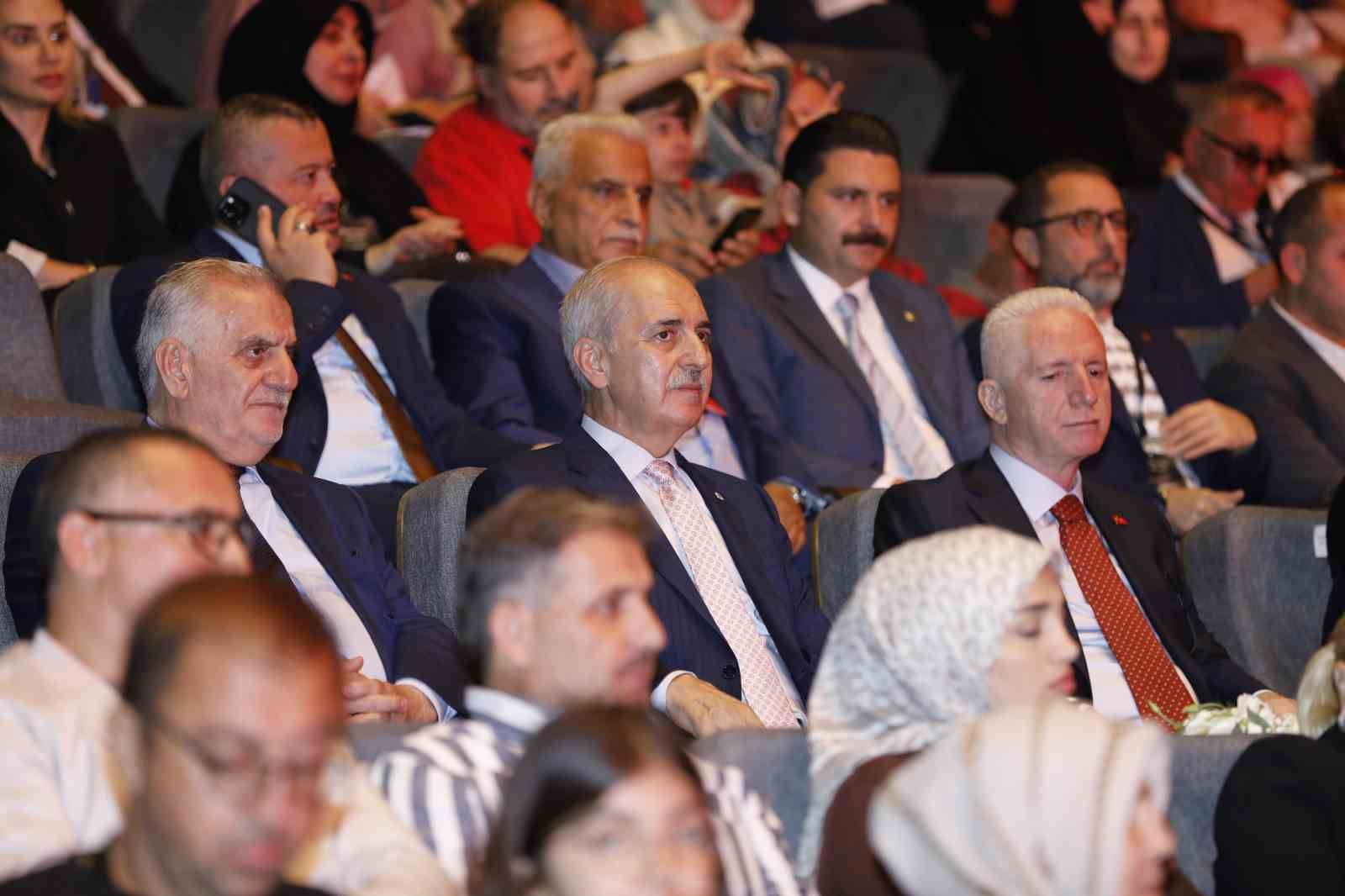 TBMM BAŞKANI KURTULMUŞ: "TÜRKİYE’DE YENİ BİR DÖNEMİN KAPILARINI SONUNA KADAR AÇIYORUZ"