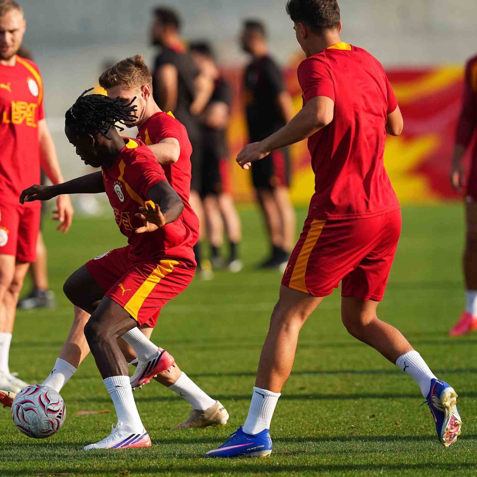 GALATASARAY, YENİ SEZON HAZIRLIKLARINA DEVAM ETTİ