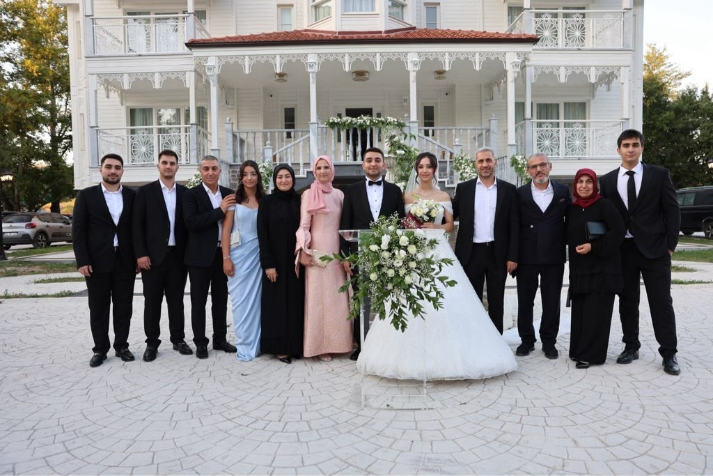 İŞ, SİYASET VE CEMİYET DÜNYASI BU DÜĞÜNDE BULUŞTU