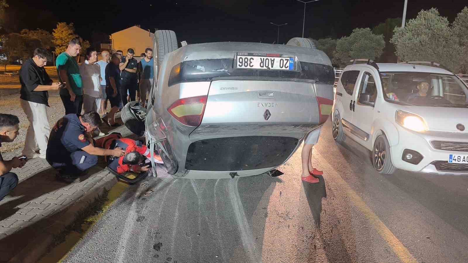 TERS ŞERİDE GİREN ARAÇ TAKLA ATTI