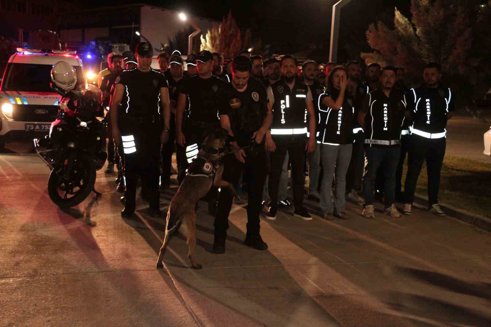 CİZRE’DE 400 POLİSLE HUZUR VE GÜVEN UYGULAMASI