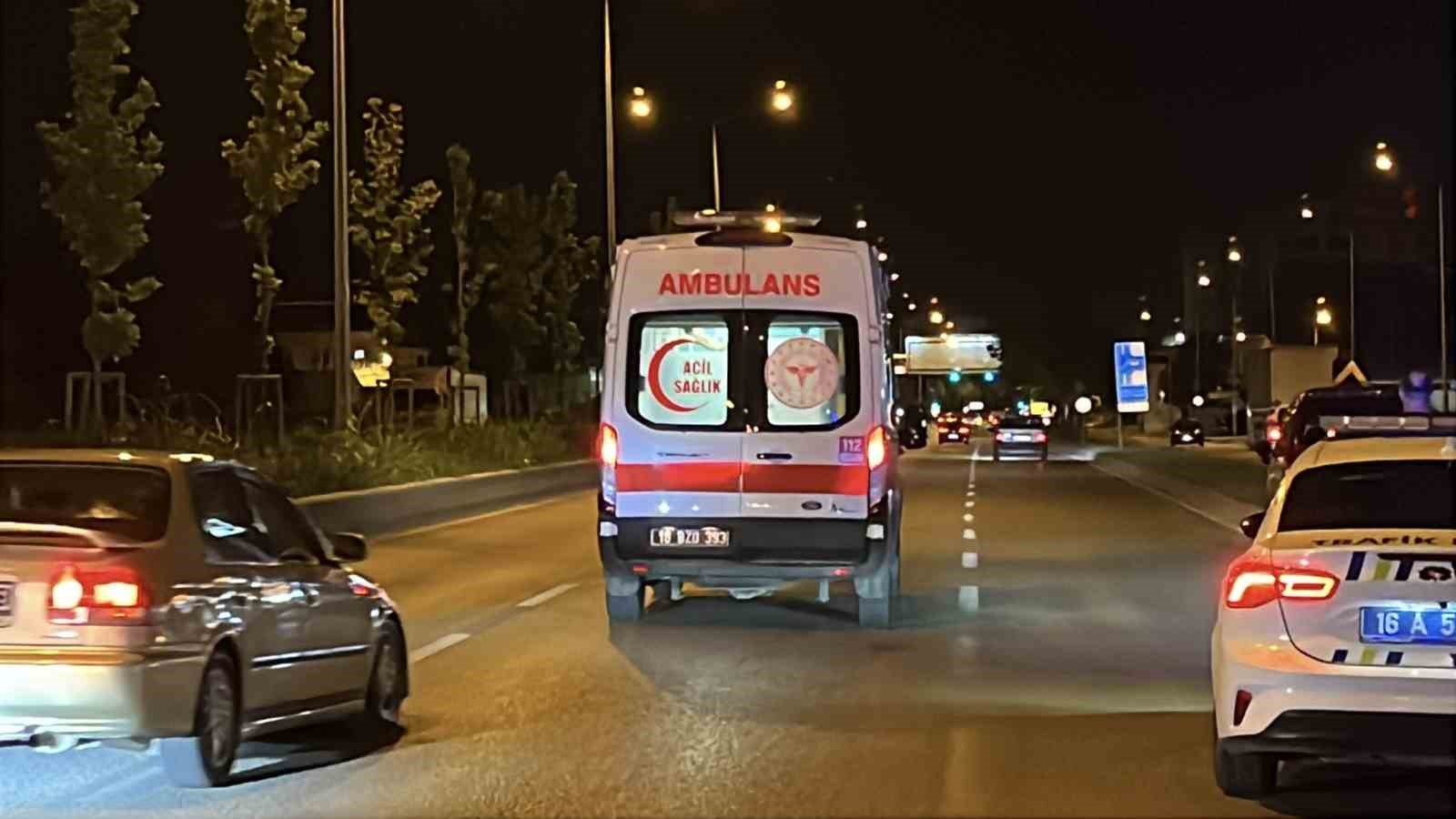 BURSA’DA TERS YÖNE GİREN OTOMOBİL KAZAYA KARIŞTI: 7 YARALI