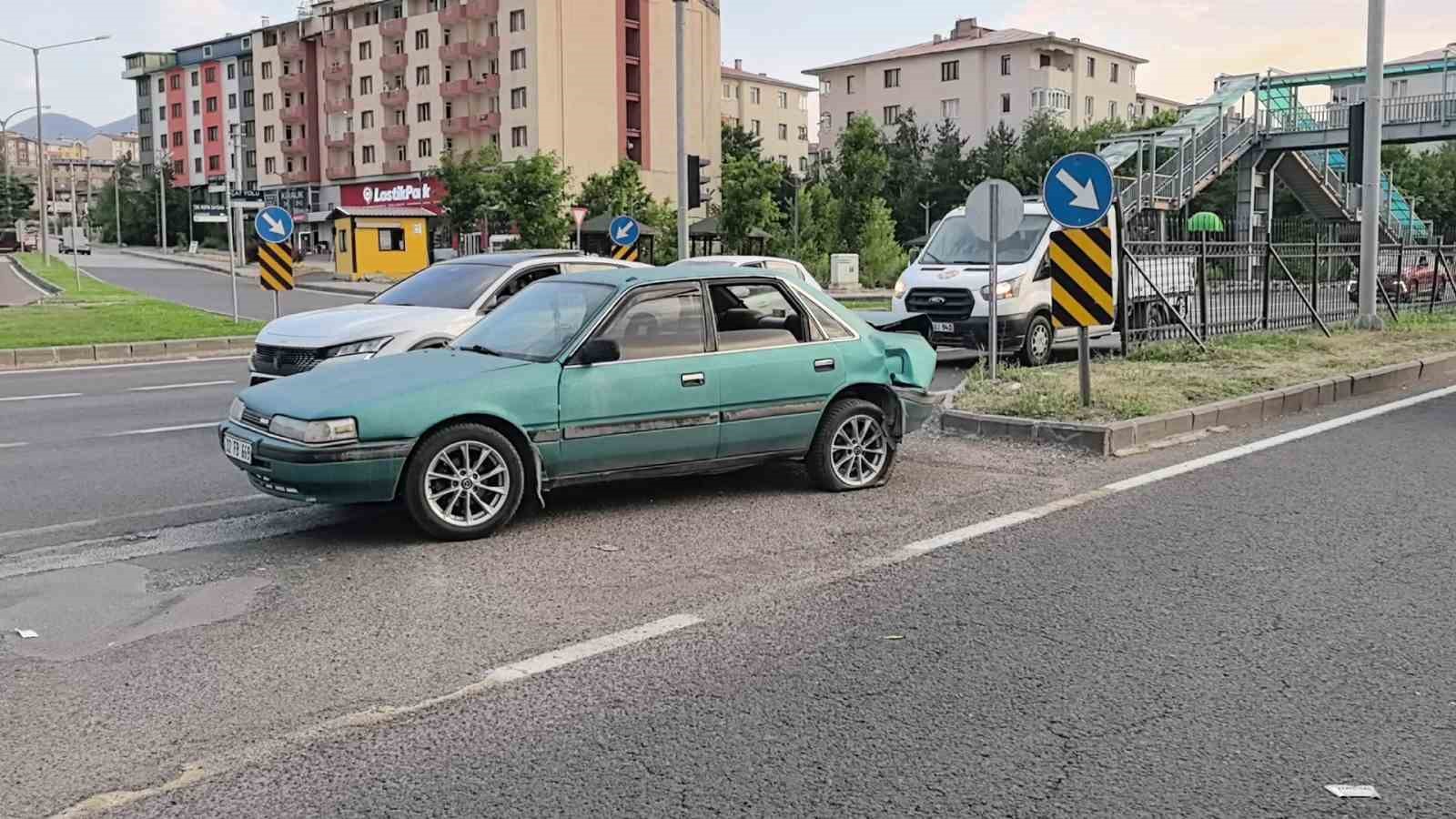 ERZURUM’DA ZİNCİRLEME TRAFİK KAZASI: 3 YARALI