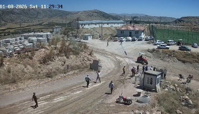 TRAKTÖRÜ ÜZERLERİNE SÜRDÜĞÜ KAVGANIN KAMERA GÖRÜNTÜLERİ ORTAYA ÇIKTI