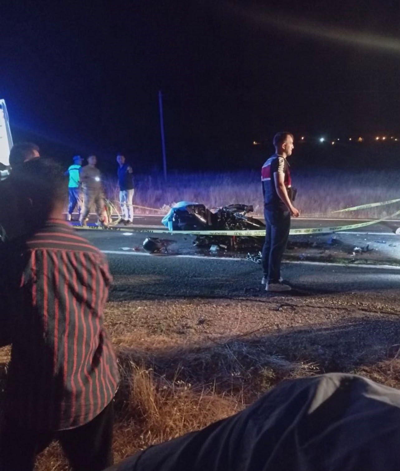 DİYARBAKIR’DA MOTOSİKLET İŞ MAKİNESİNE ARKADAN ÇARPTI: 1 ÖLÜ