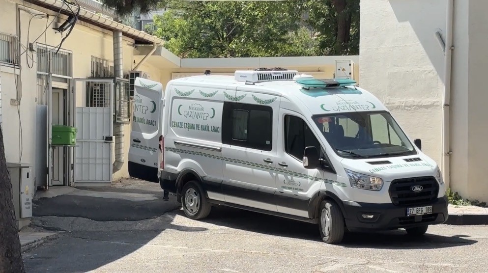 ELEKTRİK AKIMINA KAPILAN DEMİR DOĞRAMA USTASI HAYATINI KAYBETTİ