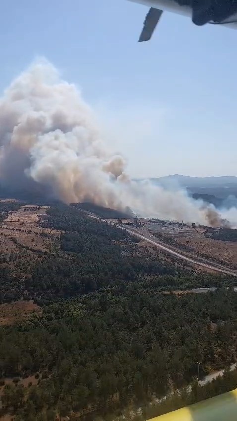 BAYRAMİÇ’TE ORMAN YANGINI HELİKOPTERDEN GÖRÜNTÜLENDİ